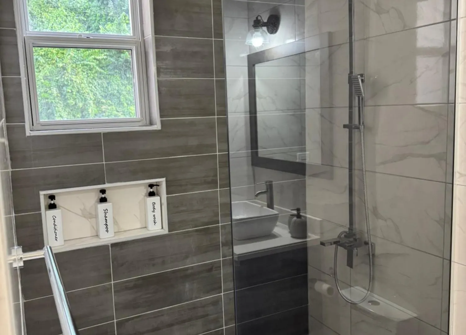 Modern View Apartment Kingston